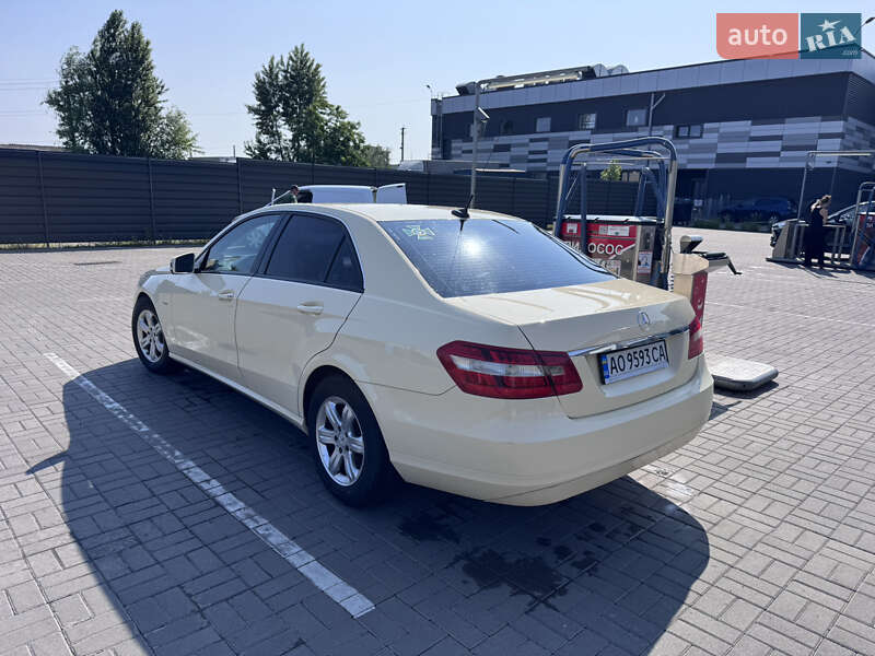 Седан Mercedes-Benz E-Class 2011 в Ужгороді