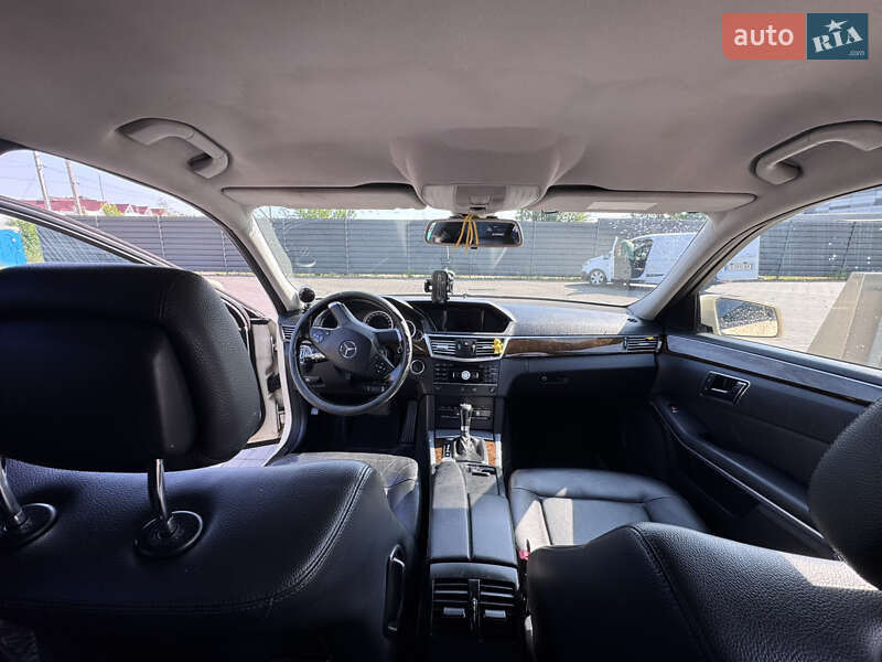 Седан Mercedes-Benz E-Class 2011 в Ужгороді