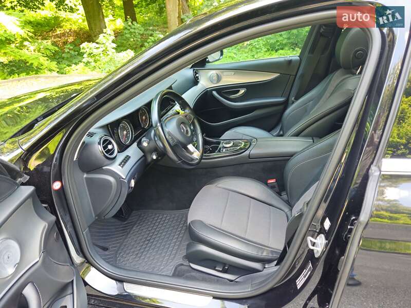 Седан Mercedes-Benz E-Class 2017 в Львові