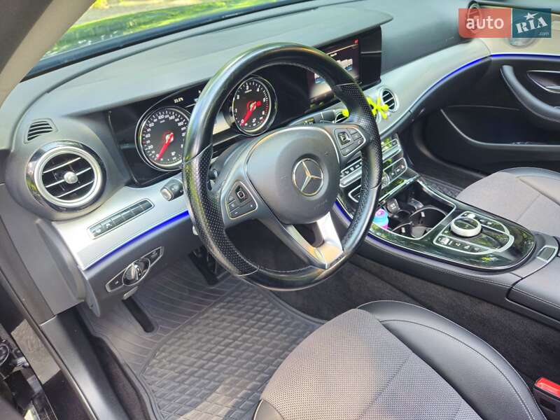 Седан Mercedes-Benz E-Class 2017 в Львові