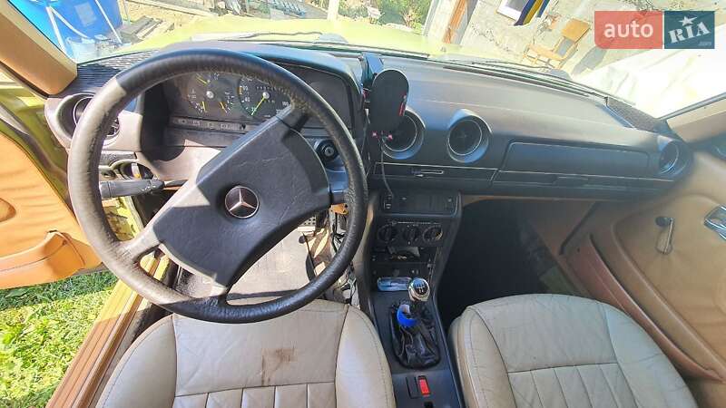 Седан Mercedes-Benz E-Class 1982 в Славском