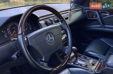 Седан Mercedes-Benz E-Class 1995 в 