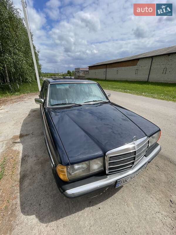 Седан Mercedes-Benz E-Class 1983 в Ровно