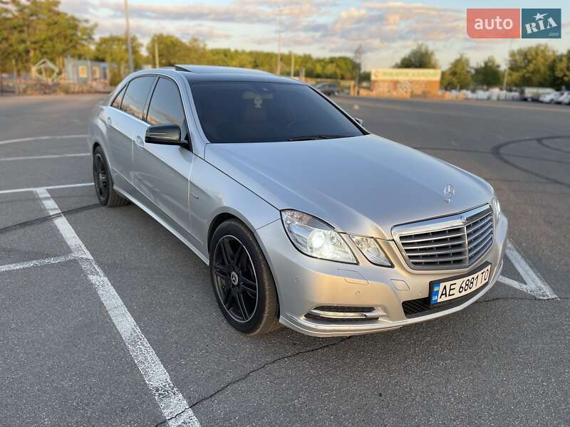 Седан Mercedes-Benz E-Class 2012 в Дніпрі