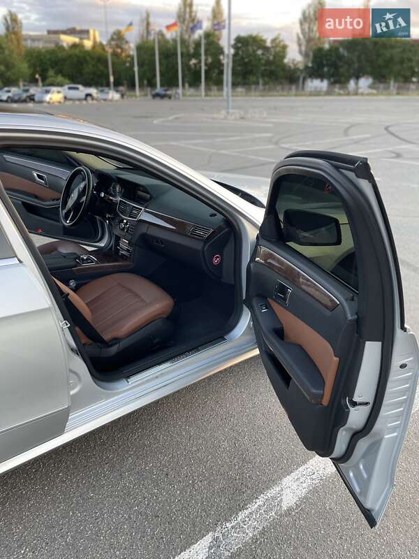 Седан Mercedes-Benz E-Class 2012 в Дніпрі