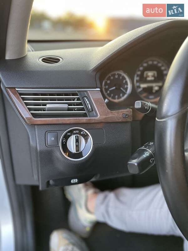 Седан Mercedes-Benz E-Class 2012 в Дніпрі