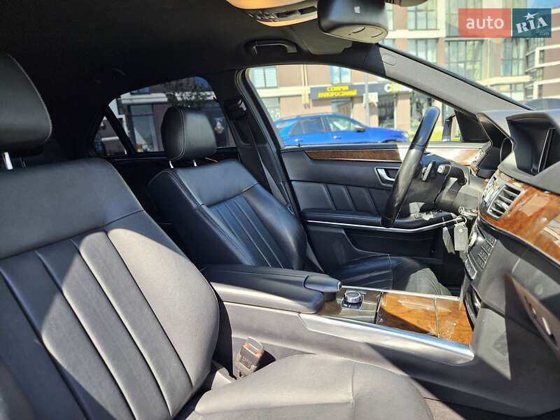 Седан Mercedes-Benz E-Class 2015 в Львові