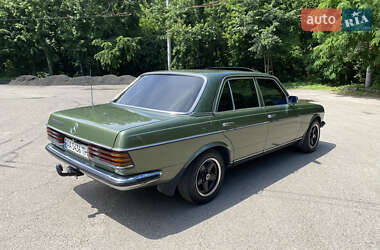 Седан Mercedes-Benz E-Class 1980 в 