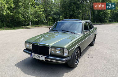 Седан Mercedes-Benz E-Class 1980 в 