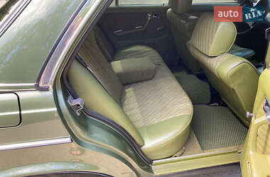 Седан Mercedes-Benz E-Class 1980 в 