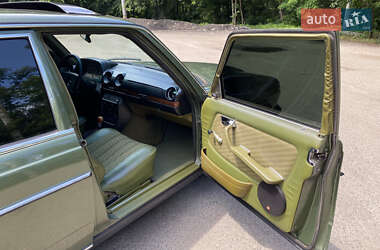 Седан Mercedes-Benz E-Class 1980 в 