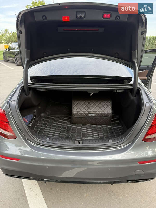 Седан Mercedes-Benz E-Class 2018 в Днепре