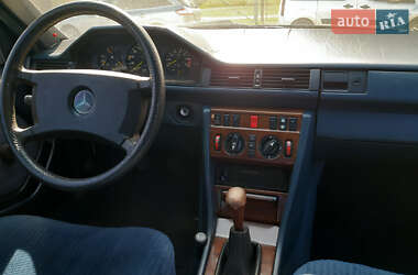 Седан Mercedes-Benz E-Class 1987 в 