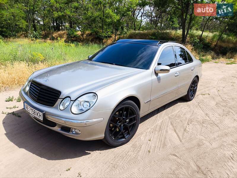 Седан Mercedes-Benz E-Class 2004 в 