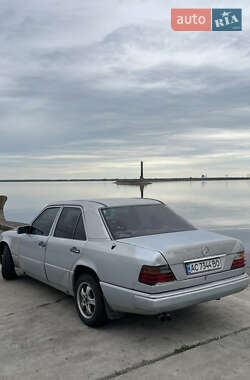 Седан Mercedes-Benz E-Class 1993 в 