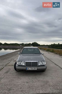 Седан Mercedes-Benz E-Class 1993 в 