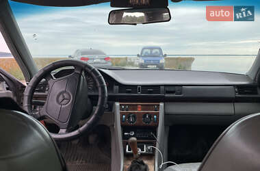 Седан Mercedes-Benz E-Class 1993 в 
