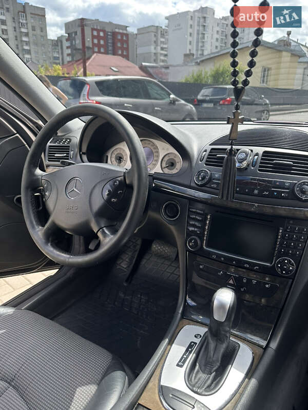 Седан Mercedes-Benz E-Class 2004 в Львове