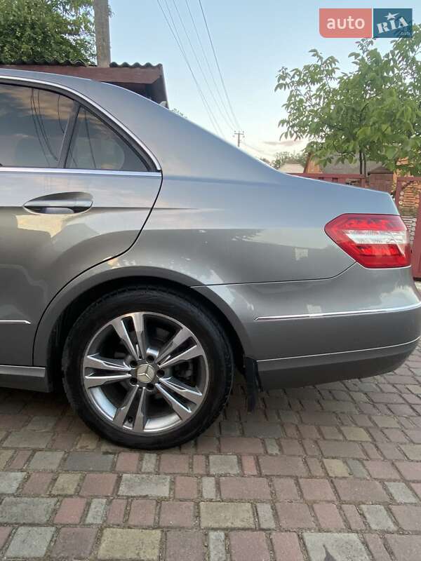 Седан Mercedes-Benz E-Class 2009 в Самборі