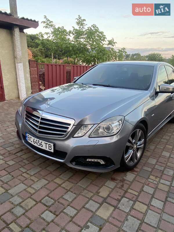 Седан Mercedes-Benz E-Class 2009 в Самборі