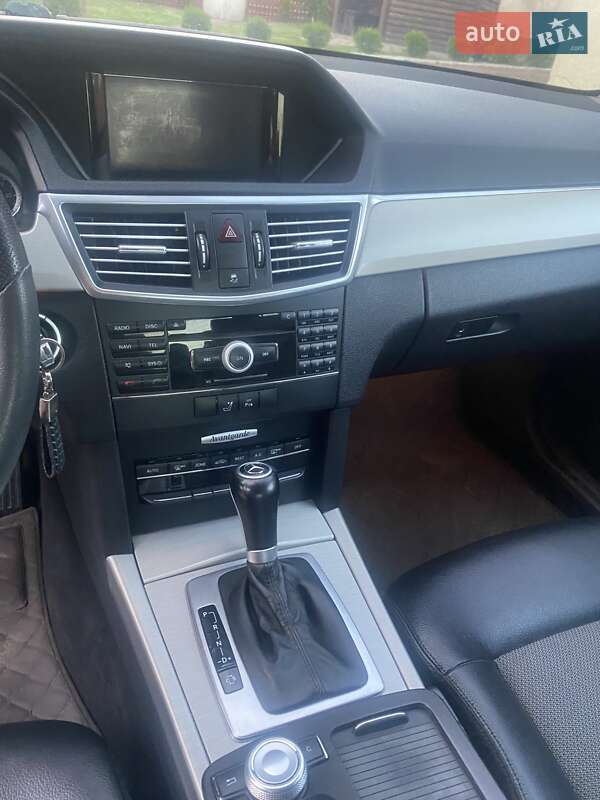 Седан Mercedes-Benz E-Class 2009 в Самборі