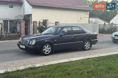 Седан Mercedes-Benz E-Class 1999 в Городке