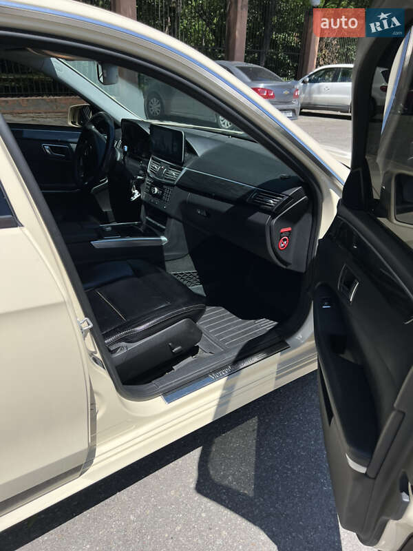 Седан Mercedes-Benz E-Class 2012 в Кропивницькому