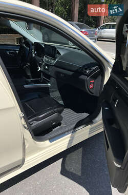 Седан Mercedes-Benz E-Class 2012 в 