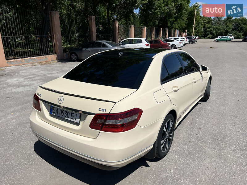 Седан Mercedes-Benz E-Class 2012 в Кропивницькому