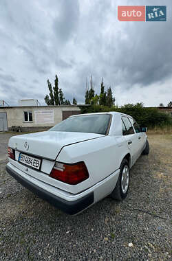 Седан Mercedes-Benz E-Class 1993 в 