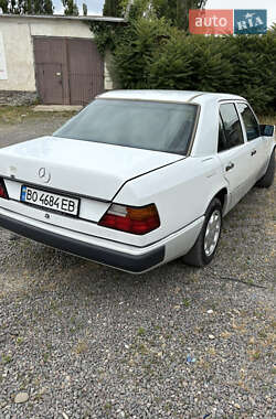 Седан Mercedes-Benz E-Class 1993 в 