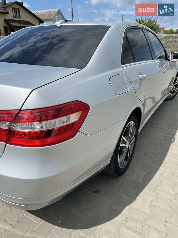 Седан Mercedes-Benz E-Class 2013 в Вараші