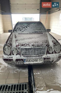 Седан Mercedes-Benz E-Class 1996 в Хоролі