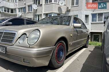 Седан Mercedes-Benz E-Class 1998 в Києві