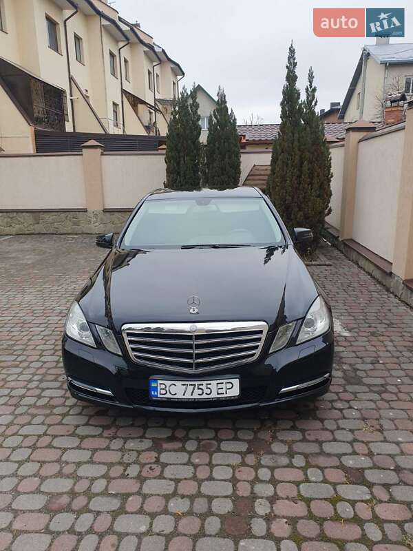 Седан Mercedes-Benz E-Class 2012 в Львове