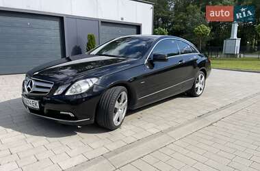 Купе Mercedes-Benz E-Class 2012 в 