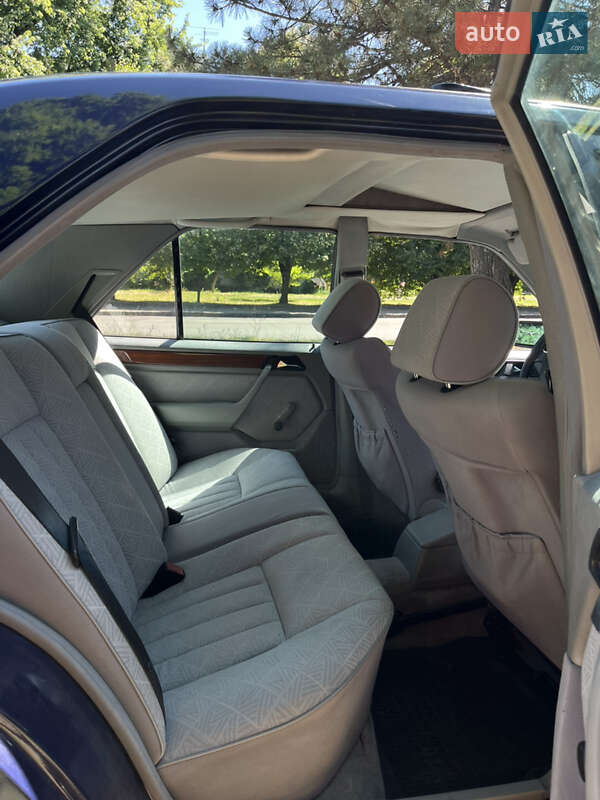 Седан Mercedes-Benz E-Class 1995 в Ужгороді