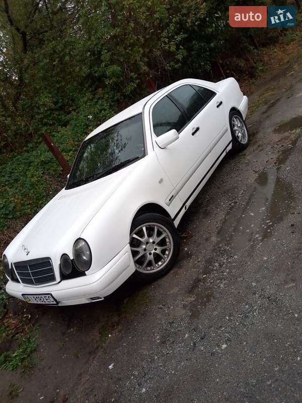 Седан Mercedes-Benz E-Class 1998 в Вышгороде