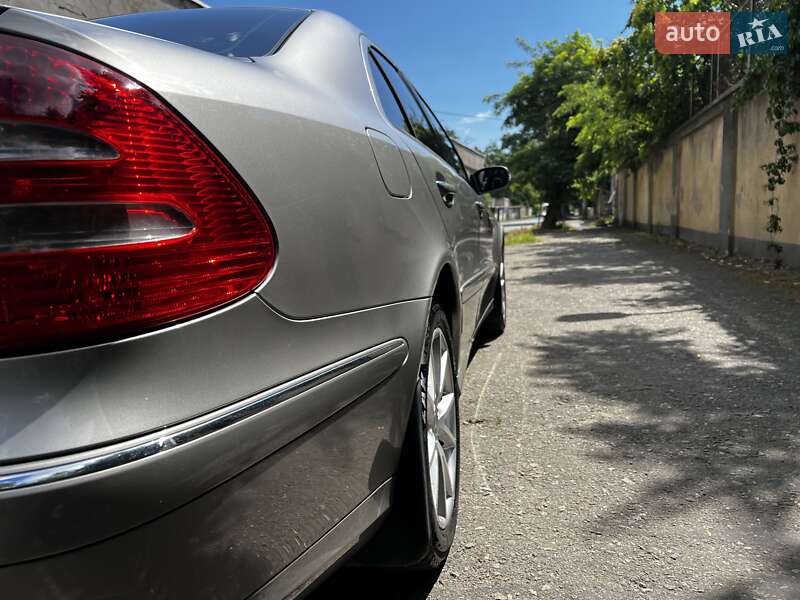 Седан Mercedes-Benz E-Class 2004 в Одессе