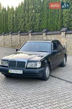 Седан Mercedes-Benz E-Class 1990 в Надворной