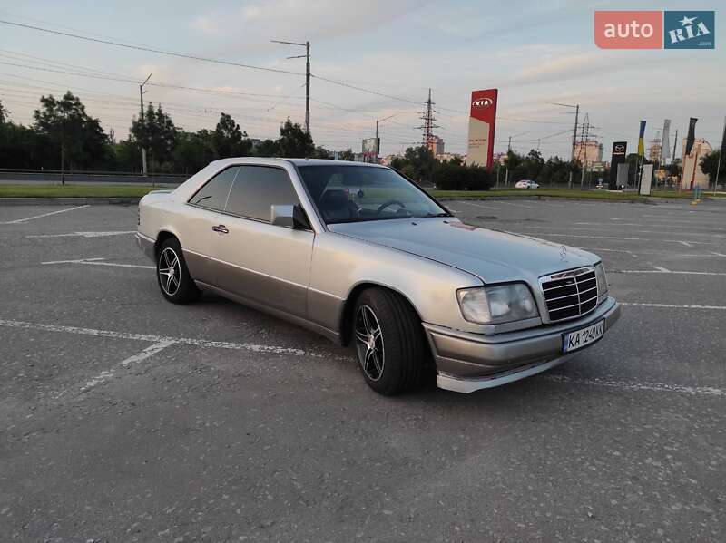Купе Mercedes-Benz E-Class 1993 в Києві