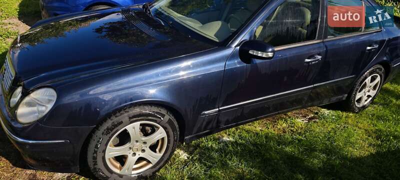 Седан Mercedes-Benz E-Class 2003 в Киеве