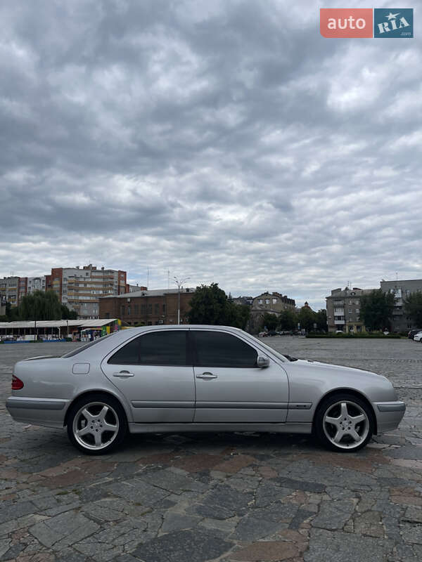 Седан Mercedes-Benz E-Class 2000 в Кременчуці