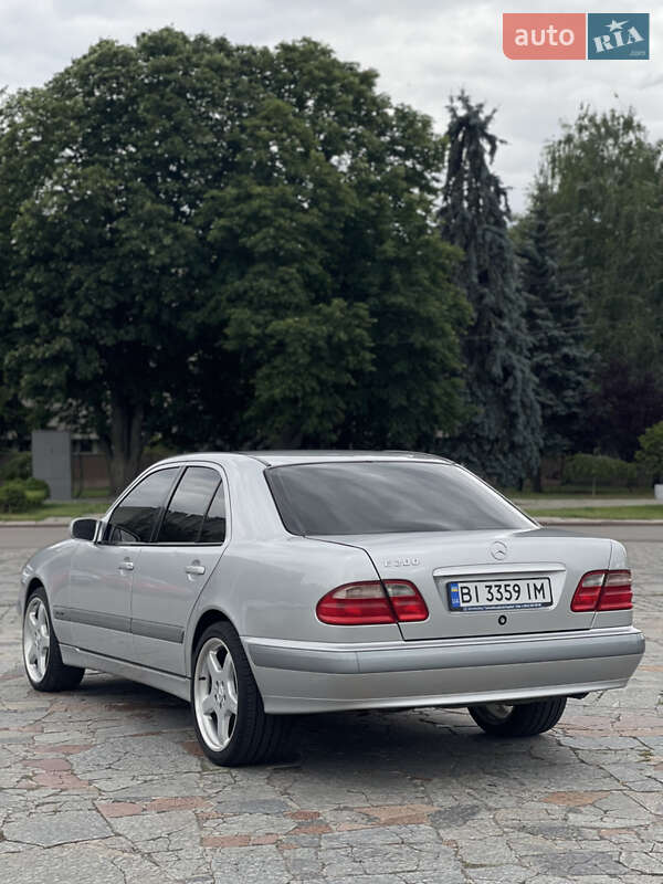 Седан Mercedes-Benz E-Class 2000 в Кременчуці