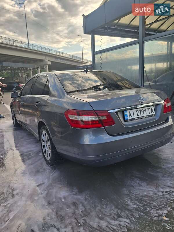 Седан Mercedes-Benz E-Class 2012 в Киеве
