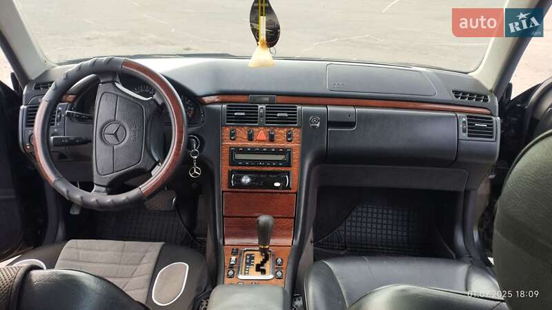 Седан Mercedes-Benz E-Class 1998 в Переяславі