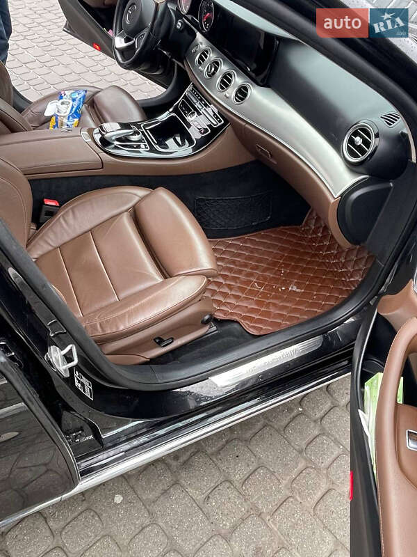 Седан Mercedes-Benz E-Class 2017 в Львові