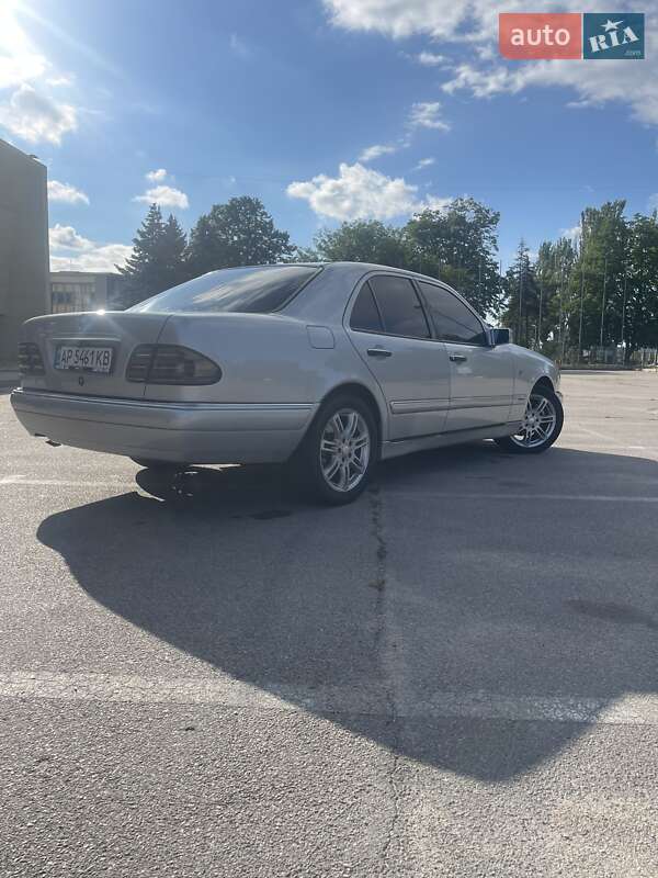 Седан Mercedes-Benz E-Class 1996 в Запорожье