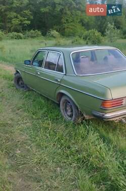 Седан Mercedes-Benz E-Class 1979 в 