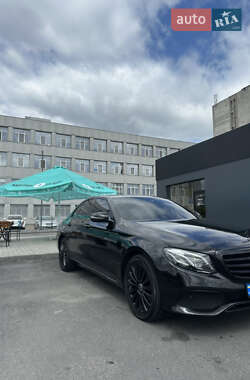 Седан Mercedes-Benz E-Class 2017 в 